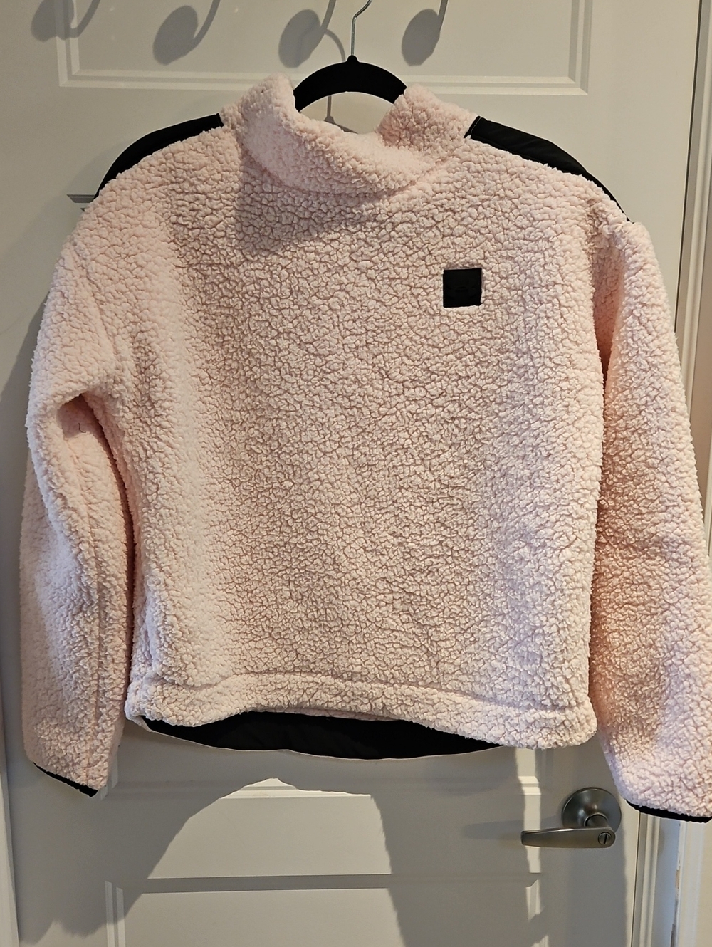 💜2/$15💜Under Armour Pink Sherpa Pullover with Black Accents